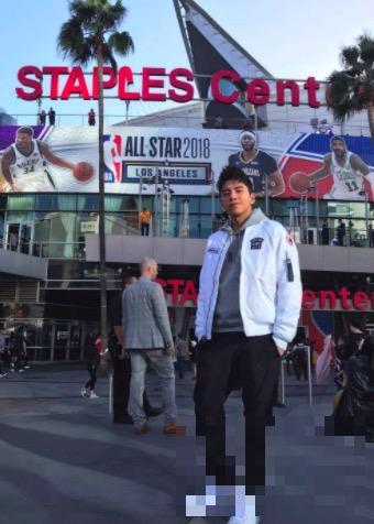 王大陆首度NBA观赛 合作好莱坞艺人进军国际市场