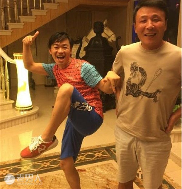网友逛街偶遇王宝强 称其买了双三折的鞋