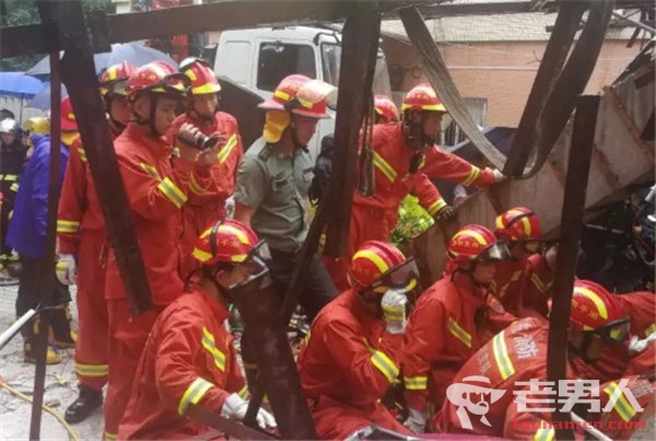 >深圳发生雨棚坍塌事故 不堪暴雨侵袭致4人死亡