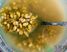 >绿豆汤可以加蜂蜜吗?绿豆汤能放蜂蜜吗?