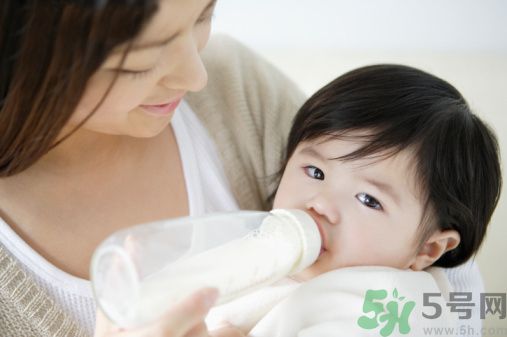宝宝一哭就喂奶好吗?宝宝一哭就喂奶好不好?