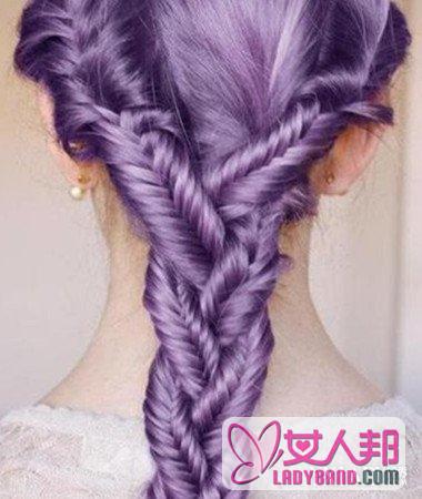 灰紫色头发怎么染的教程 为这款披肩长发增添了时尚吸睛感