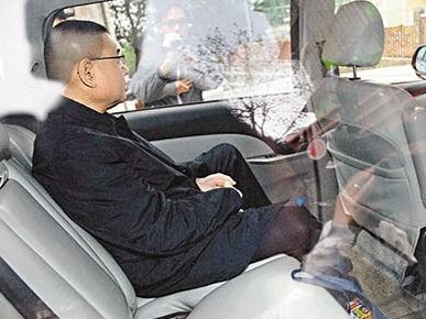 富豪刘銮雄被判5年仍逍遥法外 揭秘“逃狱”诀窍