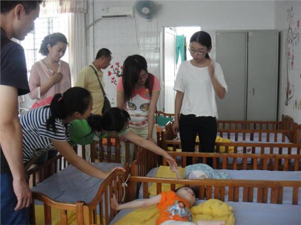 刘树生老婆 省民政厅副厅长刘树生到黄冈市社会福利中心看望孤残儿童和老年人