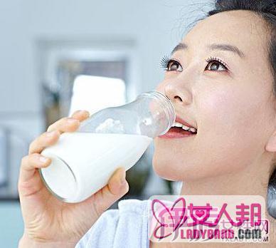 >空腹可以喝牛奶吗 喝牛奶的好处和坏处