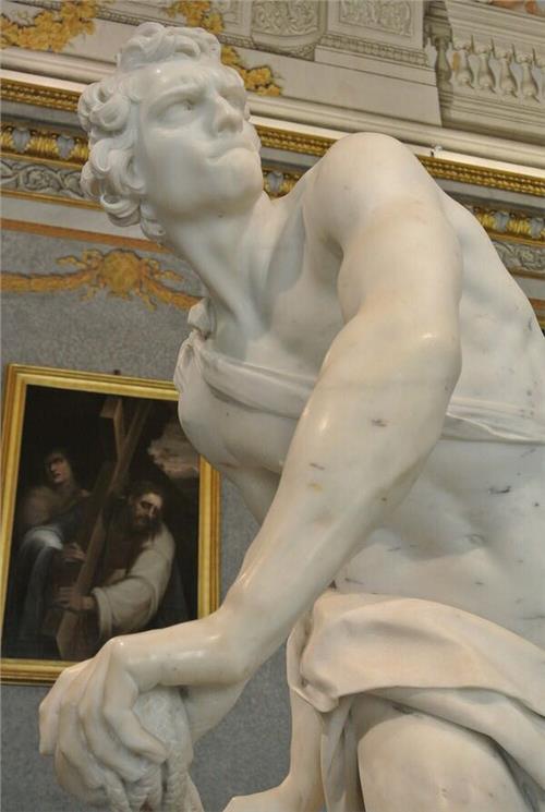 米开朗琪罗和贝尼尼的大卫像之比较