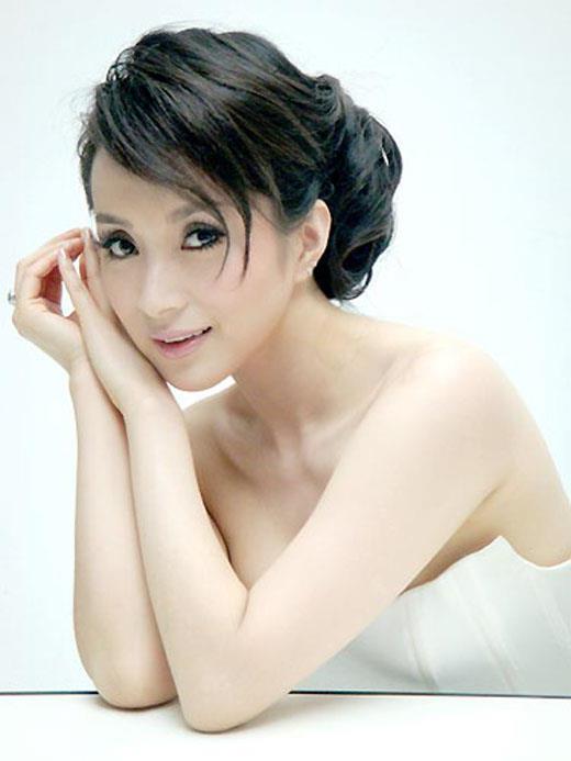 被称为中国新民歌手第一人的女歌唱家汤灿已被***调查,因为牵涉几宗