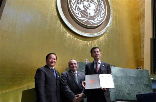 杨思卓领导力 杨思卓赴任世界联合大学副校长 第三代领导力理论走进联合国