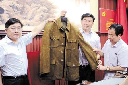 >毛泽东卫士长之子讲述主席礼服的“前世今生”