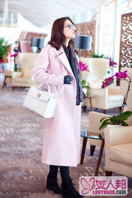>刘亦菲这件粉色大衣美哭了 原来今年这么流行