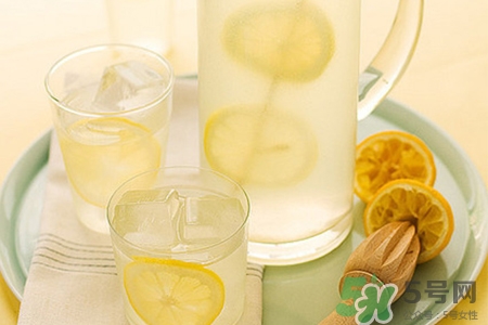 柠檬水可以用热水泡吗？柠檬水用凉水泡还是热水泡？