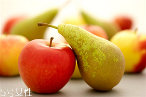 梨子和苹果哪个好？吃苹果注意事项
