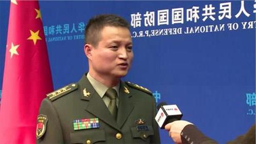 杨宇军发福 国防部最年轻新闻发言人 杨宇军晋升大校军衔