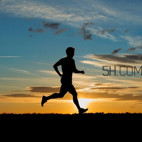 >跑步小腹痛是怎么回事？深蹲减肥比跑步更有效吗？