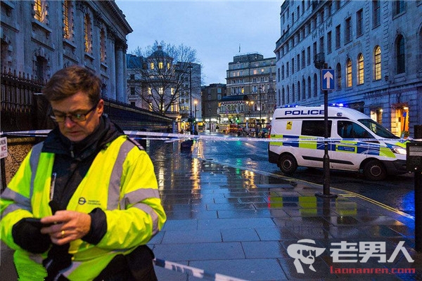>伦敦市天然气泄漏 紧急疏散人群关闭两车站