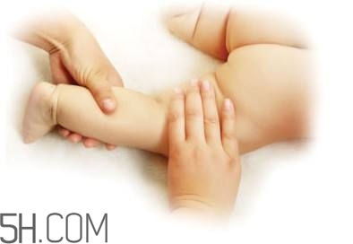 抚触的进行手法是怎样的？宝宝的小内裤有哪些情况？