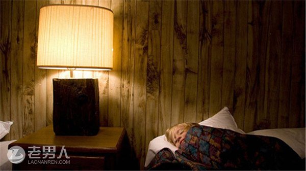 长期开灯睡觉会变胖 灯光竟会影响体型