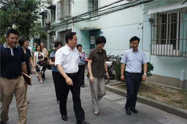 程向民施小琳 市民政局长施小琳一行到曹杨街道调研适老型社区建设工作
