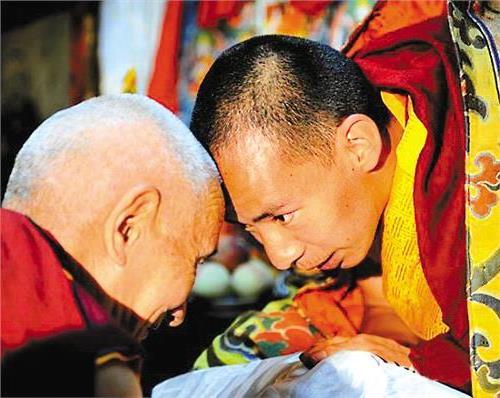 >【十一世班禅是假的】阔别11年十一世班禅首次回家 藏民不承认十一世班禅