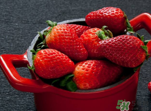 草莓为什么那么大？草莓很大是有什么原因？