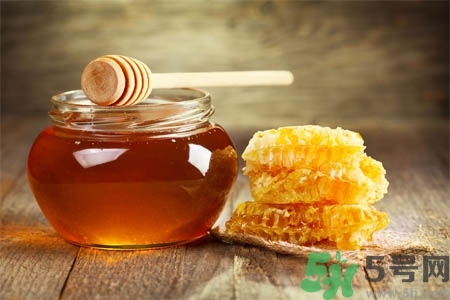 >蜂蜜不能和什么一起吃？哪些人不能吃蜂蜜？