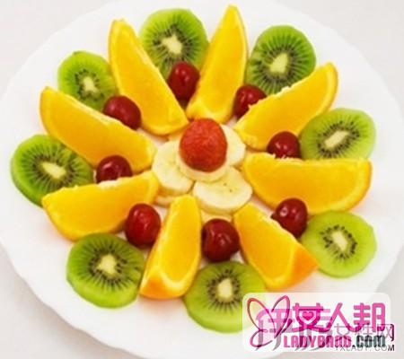 >简单美观的果盘做法  在家也可以做出好吃的水果拼盘