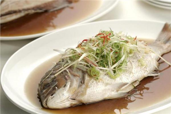 >刘绍棠吃青杏的时节 正值吃鱼的好时节 初夏最适合吃这十种鱼