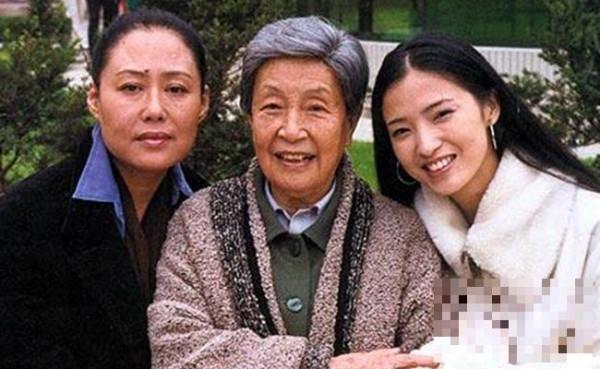演员黄素影去世 吕丽萍发文悼念世界上年龄最大影后
