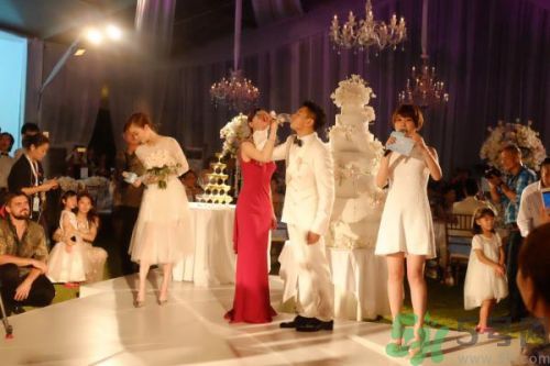 吴奇隆大婚时穿的白色西装是什么牌子的?白色西装多少钱