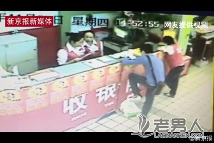 南宁超市砍人事件现场视频曝光 凶手连砍7刀