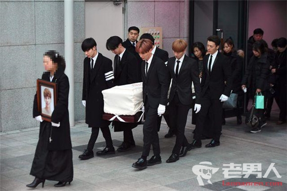 >韩国自杀男星金钟铉出殡：众艺人痛惜 粉丝泪流不止