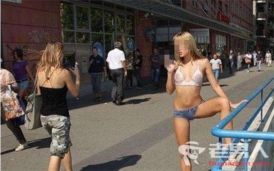 >美女模特裸体上街拍写真 私处暴露摆大尺度淫荡姿势超不雅