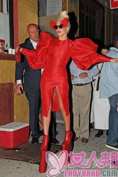 雷人依旧 Lady Gaga出位造型亮相