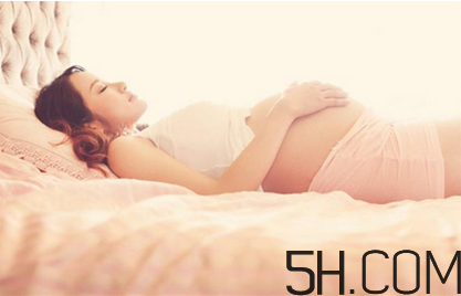 不适合孕妇的睡姿有那些？孕妇冬季如何护肤？