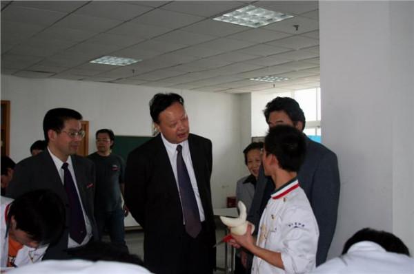 姜峰副省长来韩城市驻哈萨克斯坦商务代表处视察参观