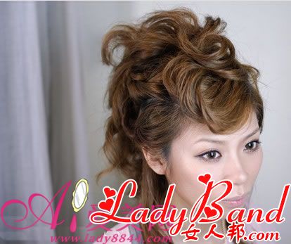 >大女人晚宴编发DIY集复古华丽于一身，今年最流行的扎发发型