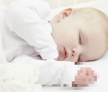 【两个月的宝宝睡眠时间】两个月的宝宝睡眠时间少的危害_两个月的宝宝睡眠时间少怎么办
