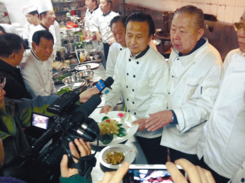烹饪大师李春祥 香肠白菜大鱼只要中段 21位烹饪大师倡议杜绝厨房浪费