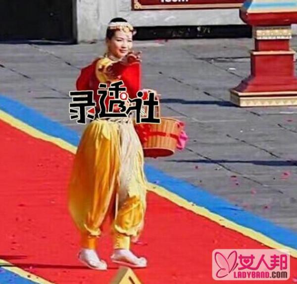 >《奔跑吧》大理录制 刘涛衣服分明就是当年的穆沙公主