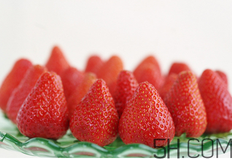 草莓怎么洗不会烂掉？草莓农药残留为什么多？