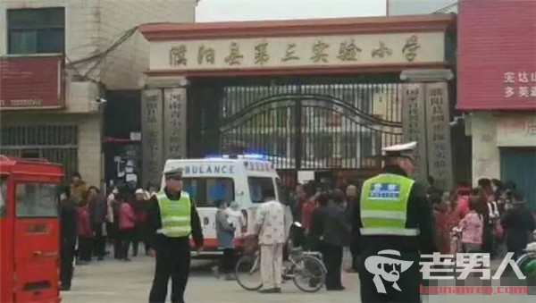 河南学生踩踏事故 目前已造成2名学生死亡