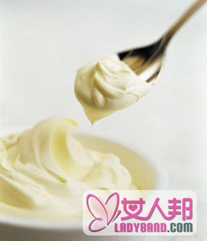 >【鲜奶油怎么做】鲜奶油怎么打发_鲜奶油和淡奶油的区别_鲜奶油的热量