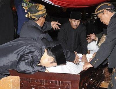 苏哈托回中国 苏哈托国葬28日举行 东南亚强势领袖年代告终