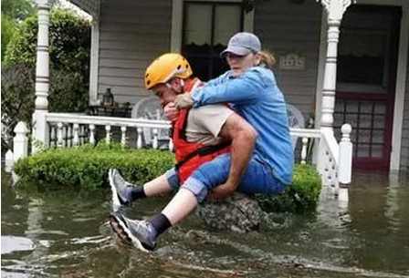 >美国打破历史？德克萨斯州遇大风暴，联邦政府派正规军参与救灾