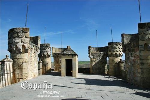 >【西班牙·塞戈维亚】白雪公主的童话城堡「阿尔卡萨城堡alcazr」