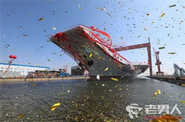 >中国第一艘国产航母出港海试 图片曝光场面震撼