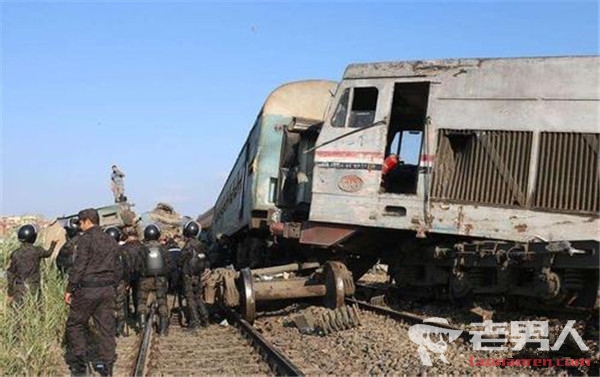 >埃及两列火车相撞 造成10人身亡15人受伤