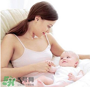 哺乳期能不能涂口红呢？哺乳期涂口红对宝宝有危害吗？