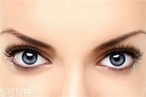 怎样佩戴美瞳能减少伤害 美瞳的选购建议