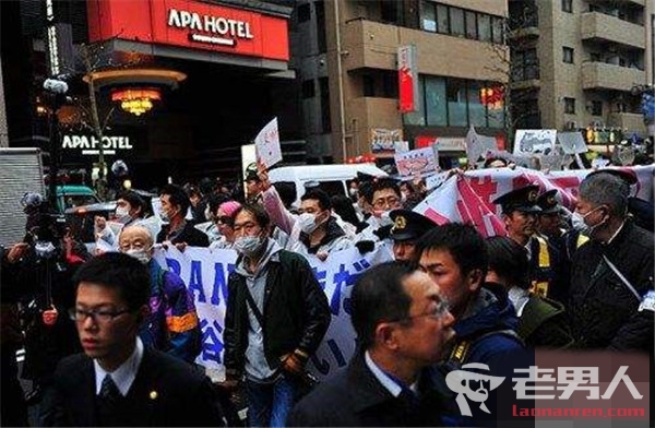 在日华侨华人游行 遭日本右翼分子干扰险冲突